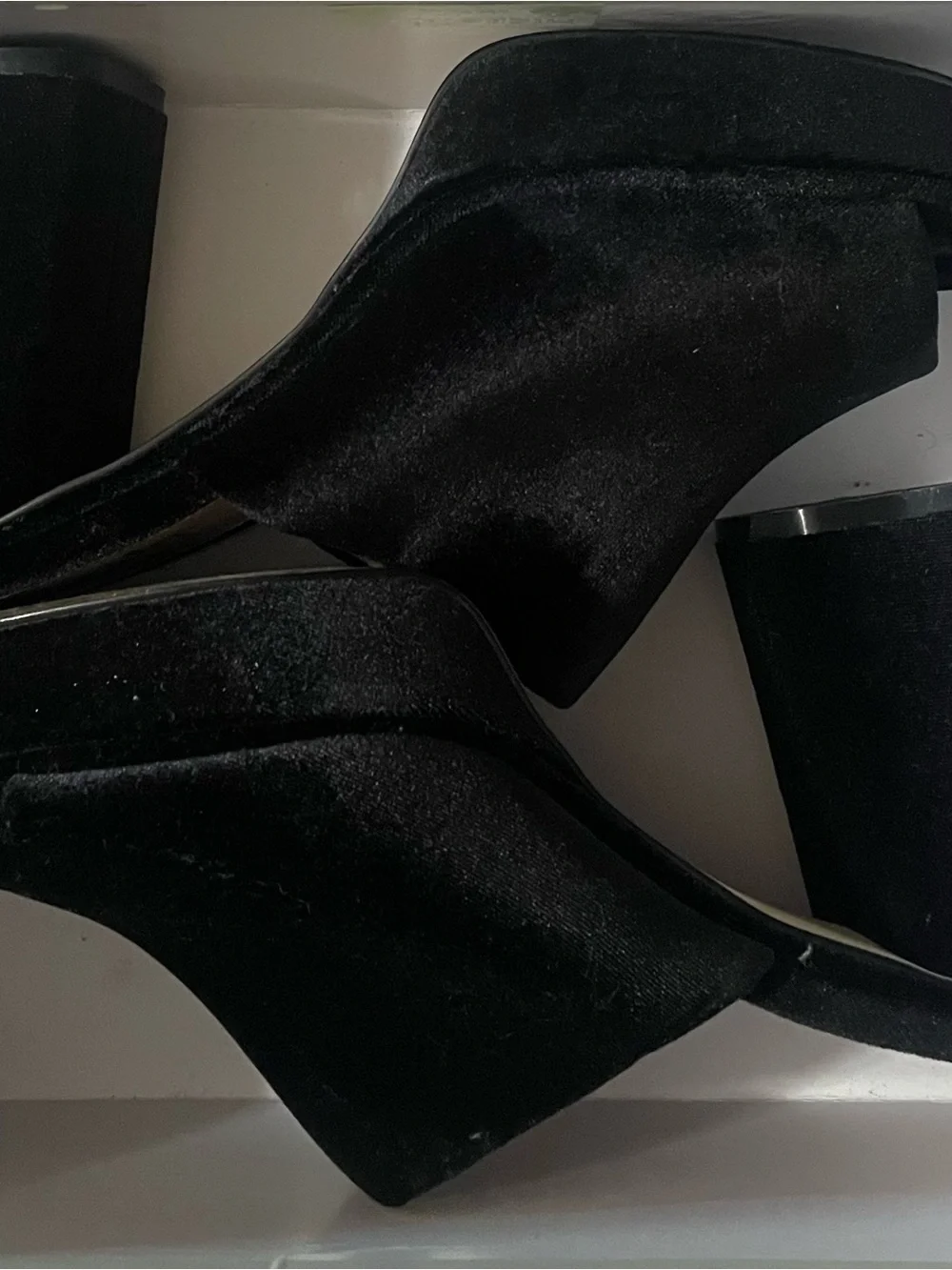 Shellys London gorgeous black